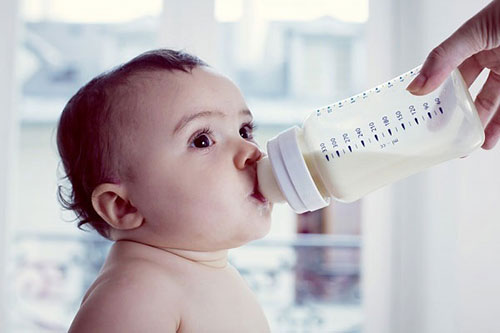 Trẻ tiêu chảy có được uống sữa công thức
